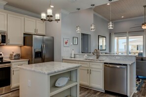 House, 4 Bedrooms | Private kitchen - 034 Sunny Side Up by ACP (Dauphin Island)