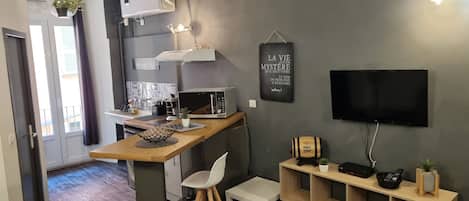Fridge, microwave, stovetop, coffee/tea maker