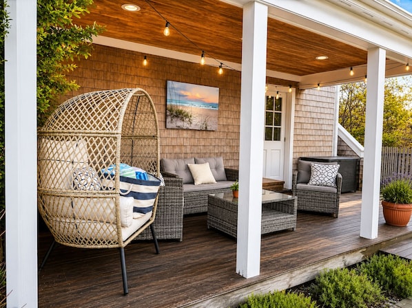 Terrace/patio - Adorable guest house with saltwater pool and spa with views close to beach (Nantucket)