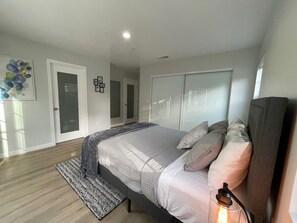 4 bedrooms, desk, iron/ironing board, travel crib