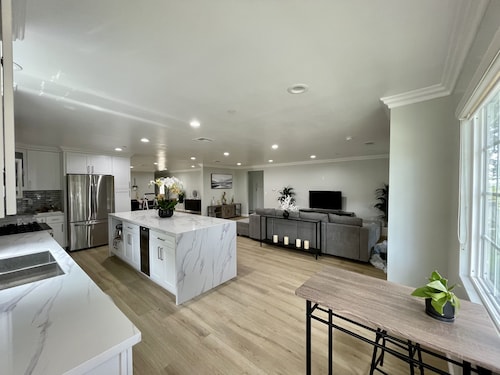 Salt Water Pool Over Look Mountain View