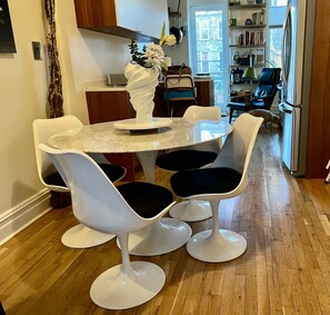 Dining - 2-bedroom vacation home with gorgeous back yard five stops to Manhattan (Brooklyn)