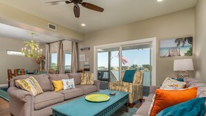 Interior - 071 Cocos Plumosas by ACP (Dauphin Island)