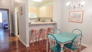 Condo, 3 Bedrooms | Private kitchen