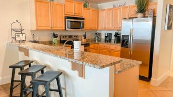 Condo, 2 Bedrooms | Private kitchen