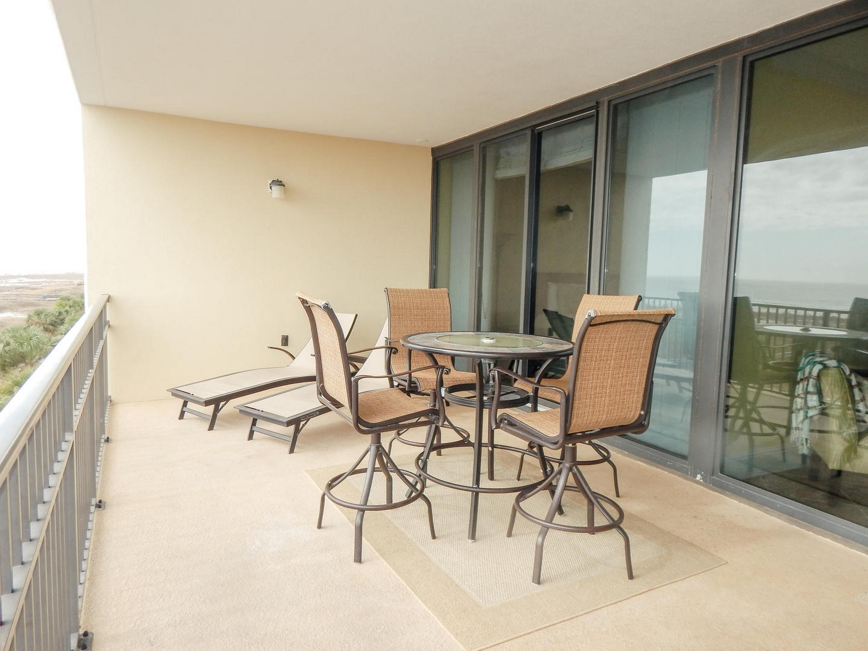 Condo, 3 phòng ngủ | Ban công