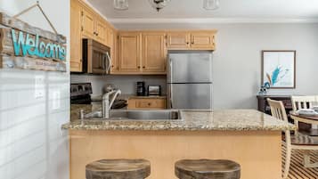 Condo, 2 Bedrooms | Private kitchen