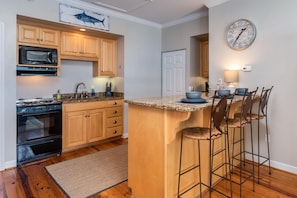 Townhome, 1 Bedroom | Private kitchen