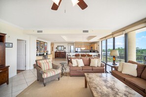 Condo, 3 quartos | Sala de estar