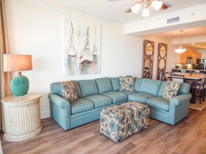 Condo, 3 habitaciones | Sala de estar