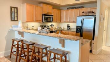 Condo, 2 Bedrooms | Private kitchen
