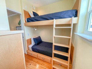 1 habitación, decoración personalizada y muebles diferentes