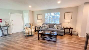 Condo, 2 Bedrooms | Living room