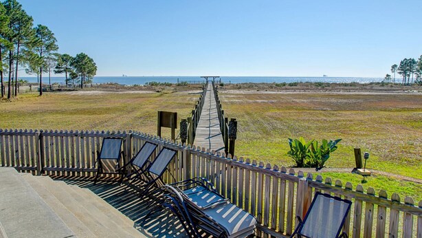 Unclassified image, 1 of 20, button - 085 Surf Club A21 by ACP (Dauphin Island)