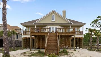 House, 5 Bedrooms | Exterior