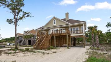 House, 5 Bedrooms | Exterior
