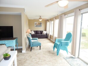 Condo, 2 Bedrooms | Living room
