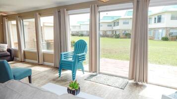 Kondominium, 2 kamar tidur | Ruang keluarga