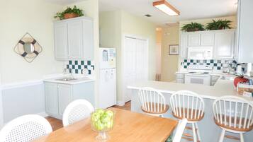 House, 3 Bedrooms | Dining