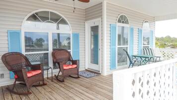 House, 3 Bedrooms | Balcony