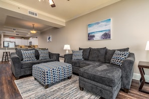 Condo, 2 quartos | Sala de estar
