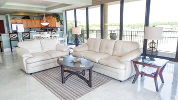Condo, 3 Bedrooms | Living room