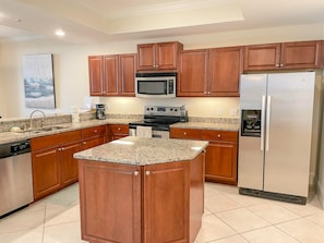 Condo, 3 Bedrooms | Private kitchen