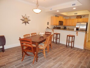 Condo, 2 Bedrooms | Dining