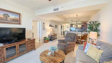 Condo, 2 Bedrooms | Living room