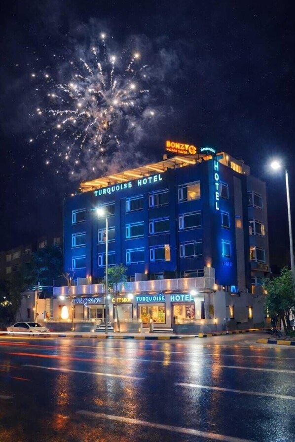 Vista frontal de la propiedad