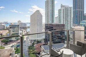 Three Bedroom Residence Suite | Balcon