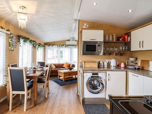 Cottage | Bếp riêng | Máy rửa bát, dụng cụ nấu nướng/bát dĩa/dao nĩa