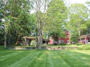 Property grounds - 5br @ Broad Street, 1 block to campus + downtown (Hamilton)