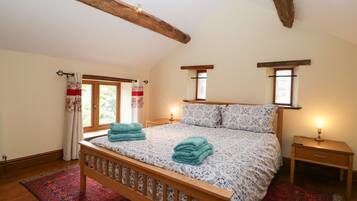 Cottage | 2 bedrooms, individually decorated, individually furnished, free WiFi