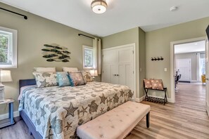 2 bedrooms, travel crib, free WiFi, bed sheets