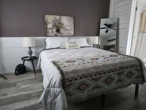 1 bedroom, WiFi, bed sheets - 1-bedroom farm stay just 6 minutes to Ozark National Scenic Riverways (Eminence)