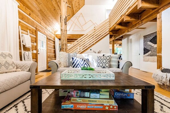 Smart-TV, Kamin, Bücher