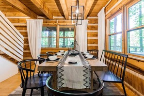 Dining - Luxury Log Cabin *Waterfall*Hot Tub*Firepit*Hiking (Asheville)