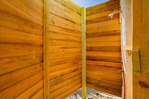 House, 5 Bedrooms | Spa - The Blue Dog House (Gulf Shores)