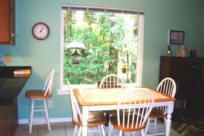 House, 2 Bedrooms | Dining - Twin Echo (Fairhope)