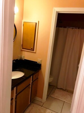 House, 2 Bedrooms | Bathroom | Towels - Twin Echo (Fairhope)