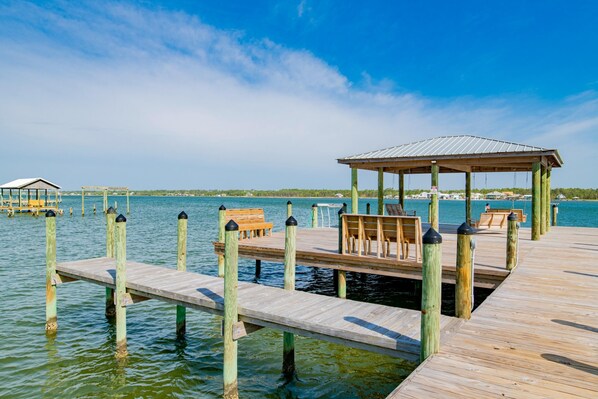 House, 2 Bedrooms | Lake