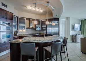 Appart'hôtel, 3 chambres | Cuisine privée