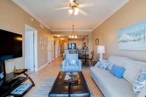 Condo, 2 quartos | Sala de estar