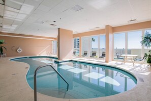 Apartment, 2 Schlafzimmer | Pool | Innenpool, Außenpool
