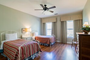 House, 6 Bedrooms | 6 bedrooms, individually decorated, individually furnished, bed sheets