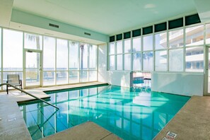 Apartment, 3 Schlafzimmer | Pool | Innenpool, Außenpool