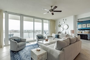 Condo, 3 Bedrooms | Living room
