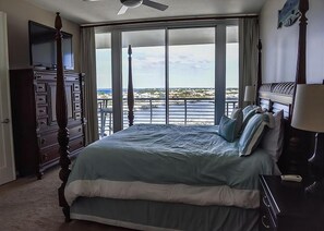 Condo, 2 quartos | 2 quartos, individualmente decorados, individualmente mobiliados