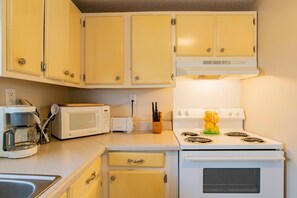Appart'hôtel, 2 chambres | Cuisine privée